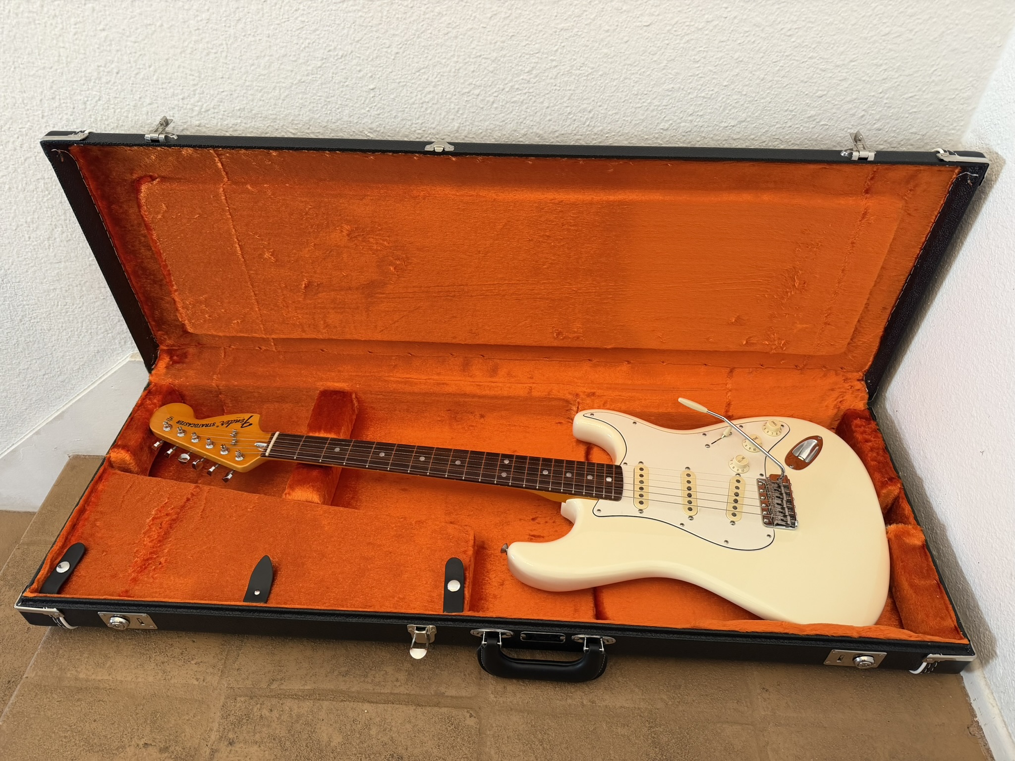 MINT - Fender American Vintage II 1973 Stratocaster - Olympic White with ROSEWOOD Board!
